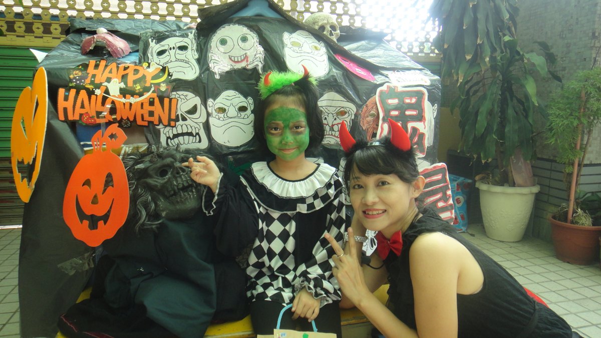 2014 /10/ 31 在巨光用繪本帶入闖關活動的萬聖節 2014 /10/ 31 在巨光用繪本帶入闖關活動的萬聖節