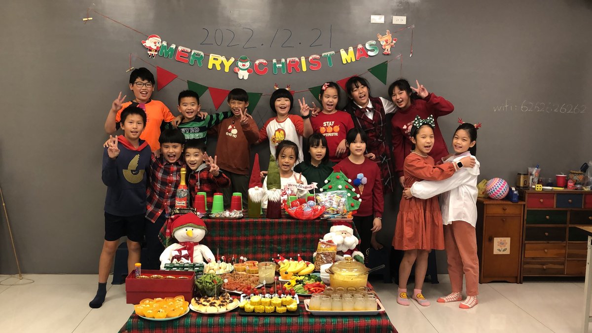 2022/12/21 Julie’s Xmas Party with 1st +2nd class 2022/12/21 Julie’s Xmas Party with 1st +2nd class