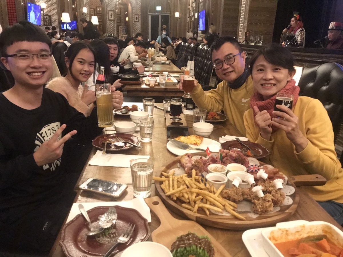 2020/12/31 Tony家族到台南夢時代的金色三麥跨年~ 2020/12/31 Tony家族到台南夢時代的金色三麥跨年~