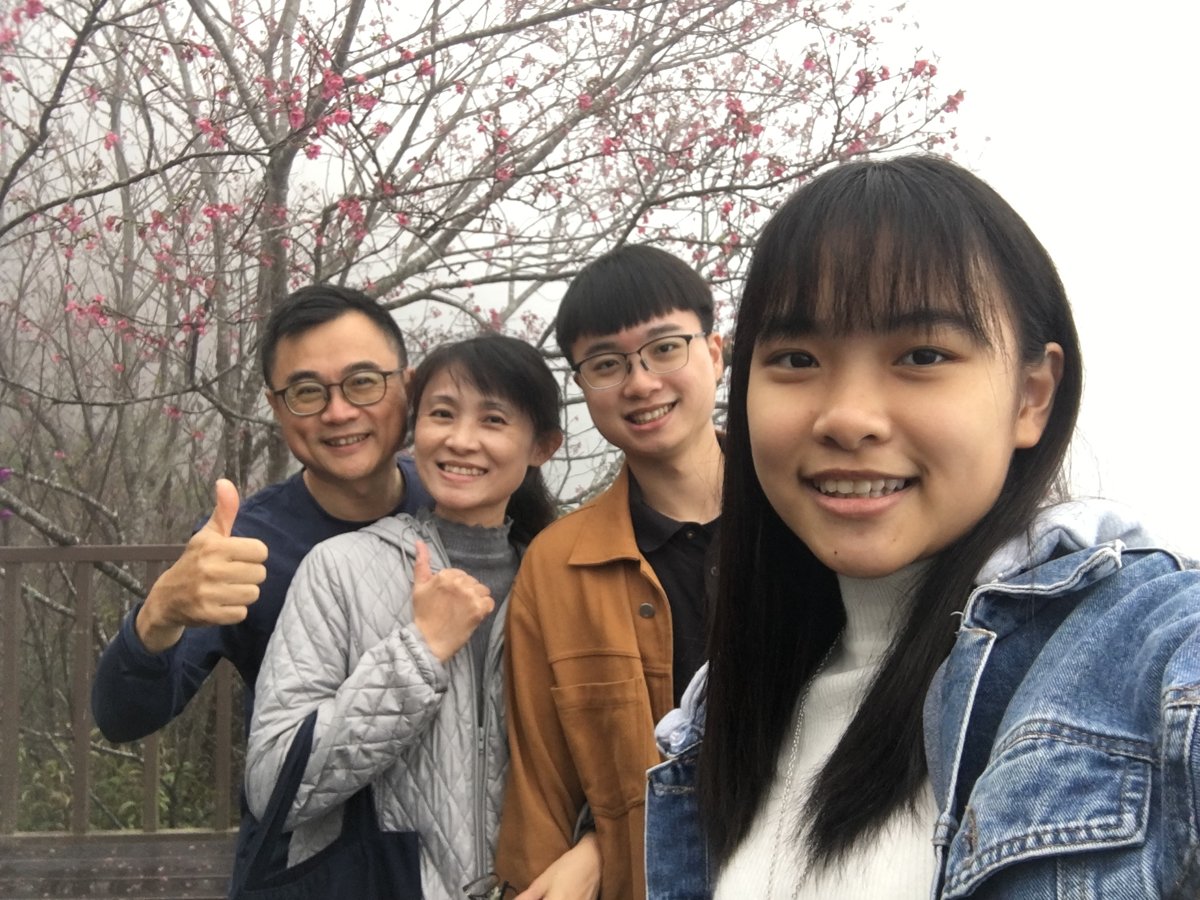 2022 / 01 / 30 ~ 02 / 05 春節花絮~ 除夕拜年+ 含初二歡樂趴 2022 / 01 / 30 ~ 02 / 05 春節花絮~ 除夕拜年+ 含初二歡樂趴