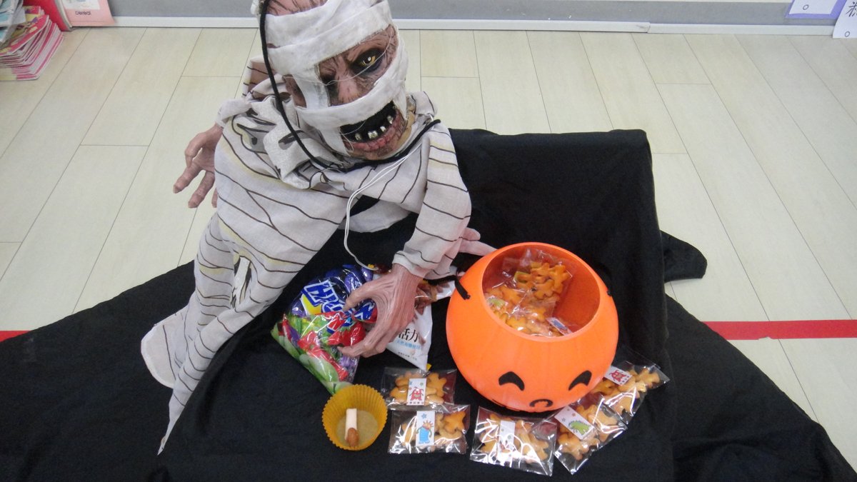 2013 / 10/ 24 大班課後才藝…裝鬼做手指頭~ 2013 / 10/ 24 大班課後才藝…裝鬼做手指頭~