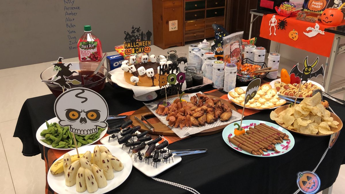 2022/10/26 Julie’s Halloween Party with 1st &2nd class 2022/10/26 Julie’s Halloween Party with 1st &2nd class